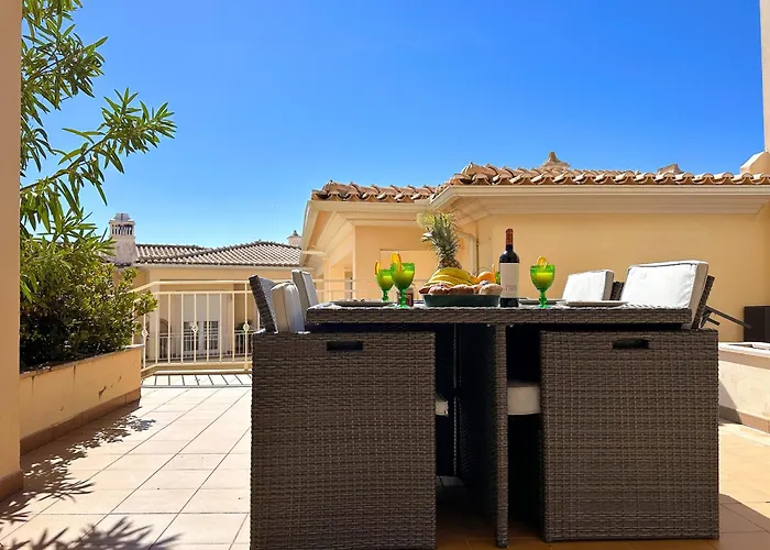 Casa Antonius, Sun & Pool Balaia By Becherish