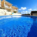 Vakantiehuis Casa Antonius, Sun & Pool Balaia By Becherish *