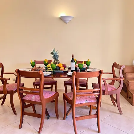 Casa Antonius, Sun & Pool Balaia By Becherish * Branqueira