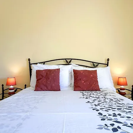 Casa Antonius, Sun & Pool Balaia By Becherish *