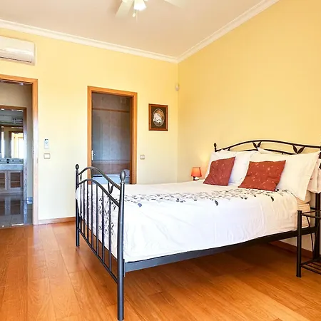 Casa Antonius, Sun & Pool Balaia By Becherish Tatil Evi *