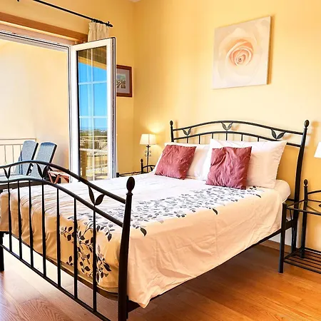 Casa Antonius, Sun & Pool Balaia By Becherish